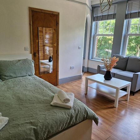Bright Studio Apartment In A Perfect Location Лондон Экстерьер фото