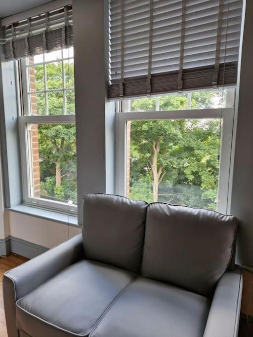 Bright Studio Apartment In A Perfect Location Лондон Экстерьер фото